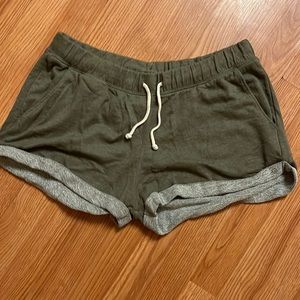 H&M green cloth shorts